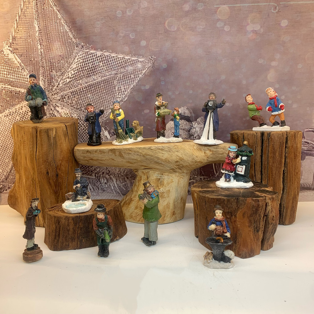 Vintage Collectible Christmas Ornaments - تماثيل صغيرة من الراتنج على شكل