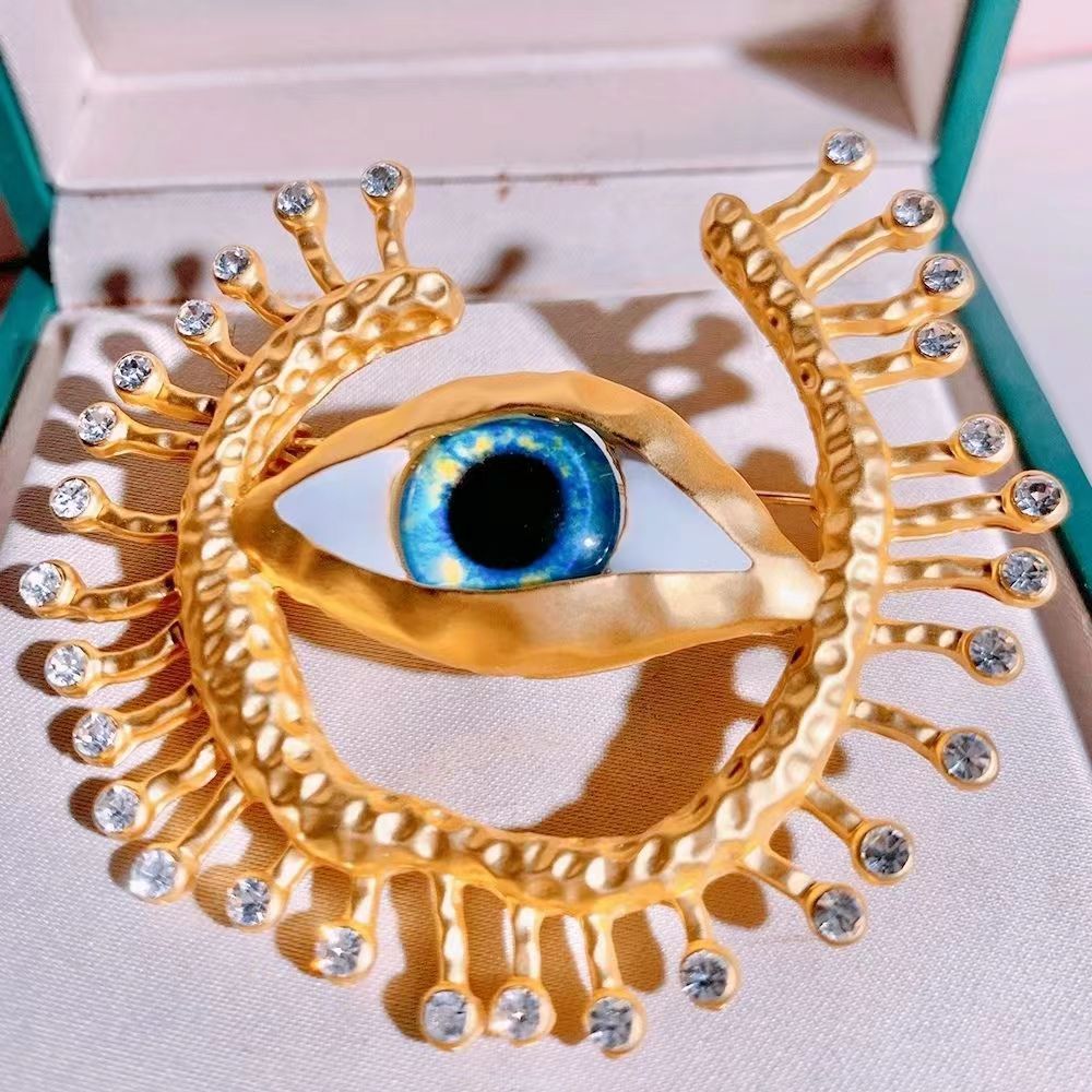 شارات عين الشيطان الزرقاء العت - مراجعة Vintage Collectible Pins وسعره