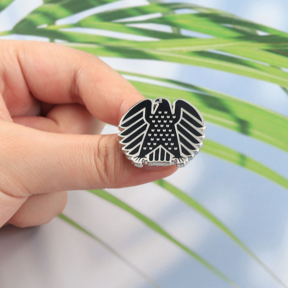 دبوس طية صدر معدني بتصميم بلاك - مراجعة Vintage Collectible Pins وسعره